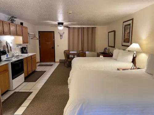 Whitetail Creek Resort Hotels in South Lawrence