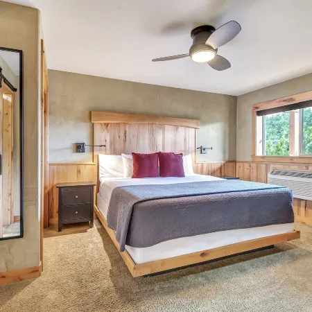 Wall Street Suites Hotels in Bend