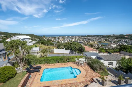 The Lookout Guest House Отели в г. Порт-Альфред