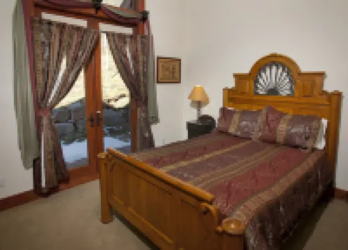 Robason  6 Bedroom Home by RedAwning