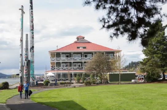 McMenamins Kalama Harbor Lodge
