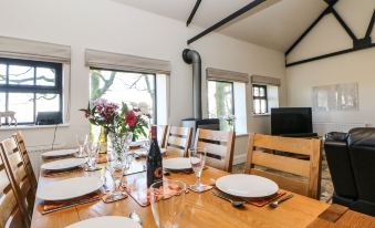 The Barn at Hill House - Housity