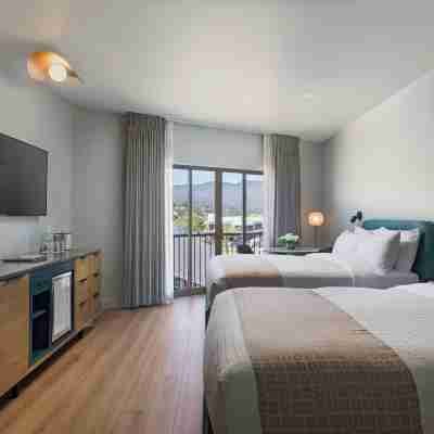 Acqua Hotel Rooms
