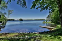 Butler's Bay Teal Lake 4 Bedroom Hotel Room by RedAwning - Homestays
