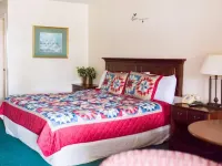 Razorback Lodge Hotels in Cedar Township