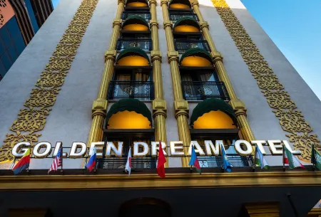 Golden Dream Otel Отели рядом с достопримечательностью «Yiğit Alışveriş Merkezleri - Pendik Şube»