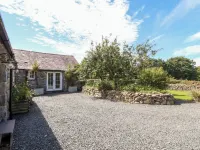 Beudy'r Wennol Hotels in Llanwnda