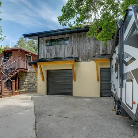 Mtn-View New Castle Escape w/ Grill!