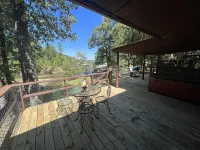 Lake Side Three Bedroom, Two Bath House on Lake Ouachita with Private Hot Tub. by RedAwning Hotels in Mount Ida