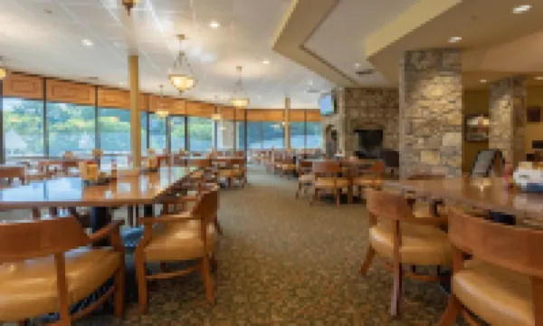 Whispering Woods Lodge-Sleeps 10 Home