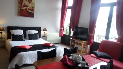 Appart'Hôtel les Tilleuls Hotels near Solex