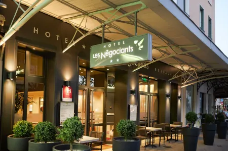 Hotel les Negociants Отели в г. Валанс