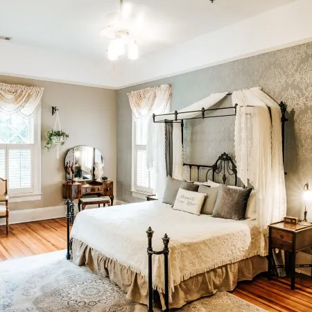 Heritage House Bed & Breakfast - Boutique Adults-Only Inn