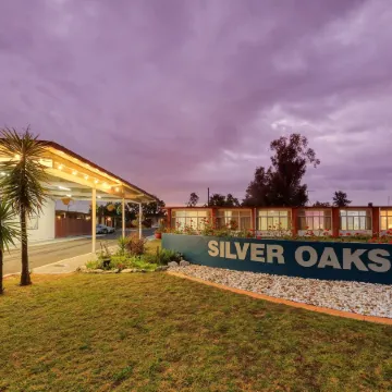 Silver Oaks Motel Отели в г. Гилгандра