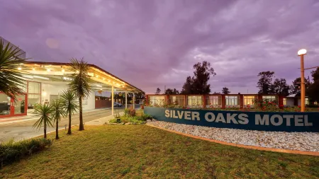 Silver Oaks Motel Отели в г. Гилгандра