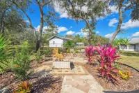 Bikes, Yard & Fire Pit at Upscale Lecanto Home!