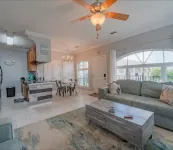 Lovely 2 Bedroom Condo with a Pool and Beach View