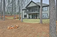 Lake Keowee Home with Balcony and Boat Dock! - Pools