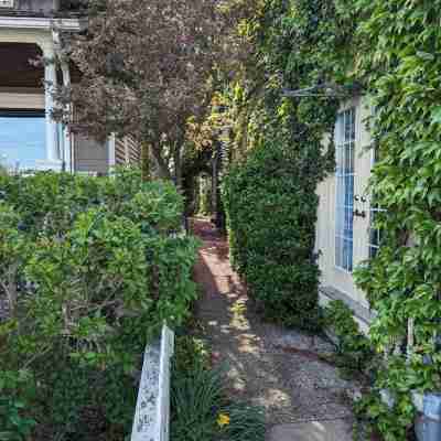 Canalside Restaurant & Inn Hotel Exterior