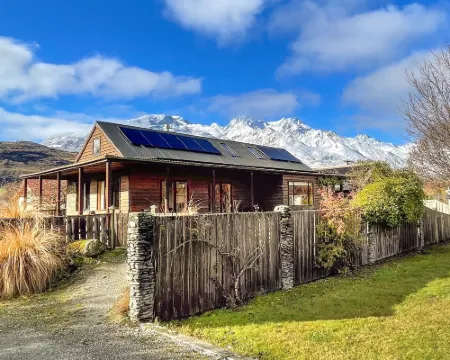 Glenorchy Lake House Hotels in Glenorchy