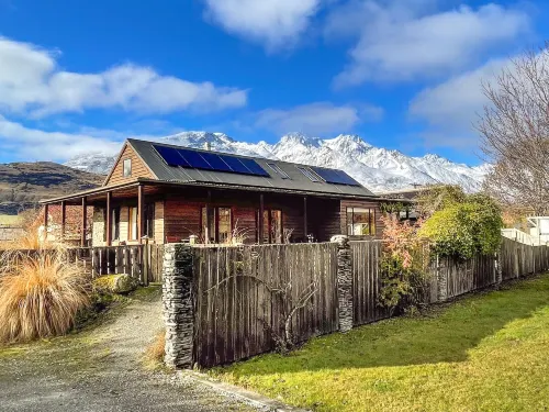 Glenorchy Lake House Hotels in Glenorchy