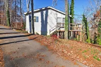 'Paradise Cove' Cabin w/ Boathouse & Dock - Pet friendly