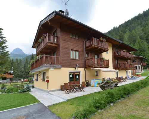Hotel le Petit Abri Hotels in Champoluc