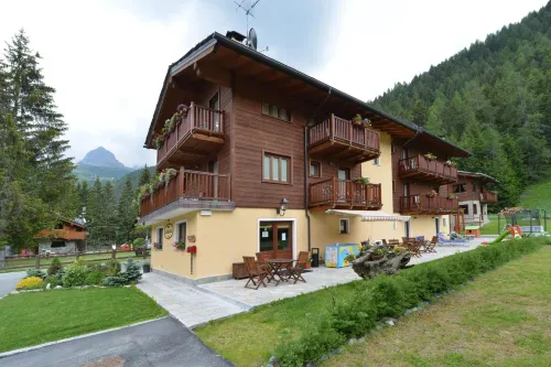 Hotel le Petit Abri فنادق في Ayas