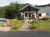 Clarketon Motel - Maggie Valley