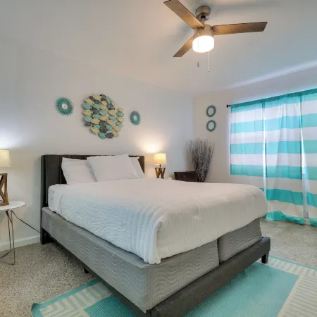 3 Mi to Beach: Quaint Home w/ Patio in Hollywood