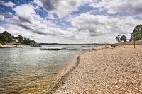Walk to Boat Ramp! Lakefront Home w/ Deck in Afton - Homestays
