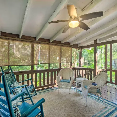 Pet-Friendly Natchez Home Walk to Downtown!
