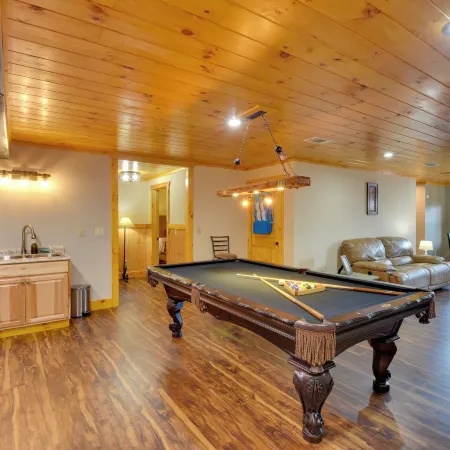 Expansive Mtn-View Ellijay Cabin Private Hot Tub