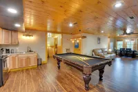 Expansive Mtn-View Ellijay Cabin Private Hot Tub - WiFi