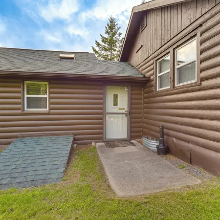 Hayward Retreat on the Chippewa Flowage w/ Dock!