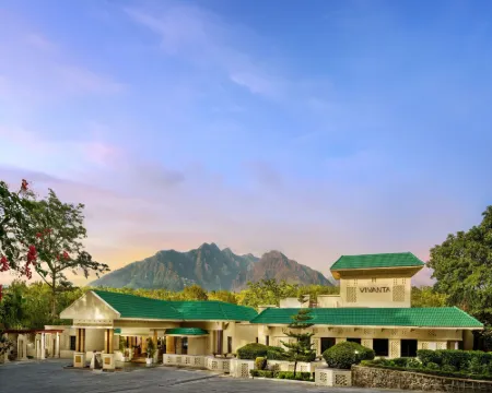 วิวันต้า กัตรา ไวช์โน เดวิ โรงแรมในกัตรัช
