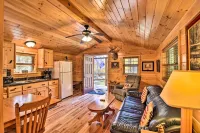 Cozy Anchors Away Cabin Hideaway w/ Fire Pit! - 2-stjärniga