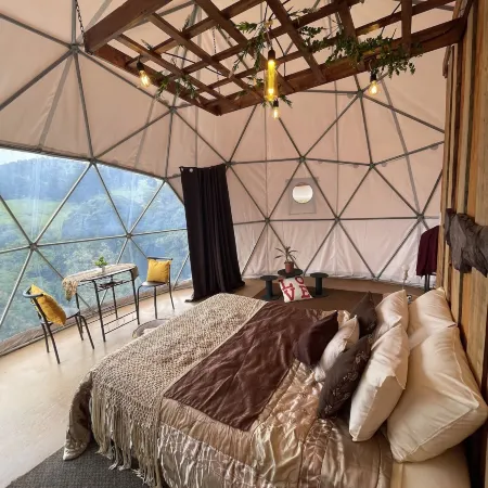 Poas Volcano Observatory Lodge & Glamping