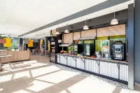 B&B Hotel Massy Gare TGV - breakfast