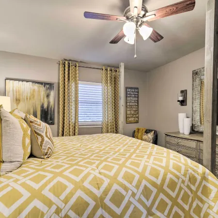 Bright n Breezy Waterfront Lake Granbury Getaway!