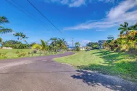 Honomu Home w/ Screened Lanai + Ocean Views!