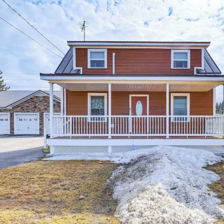 Spacious Presque Isle Home Walk to Downtown!