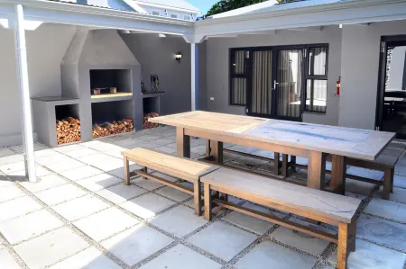 Inverell Station by the Oyster Collection Отели в г. Порт-Альфред