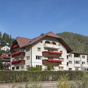 Hotel Garni Villa Park Отели рядом с достопримечательностью «Museum de Gherdeina»