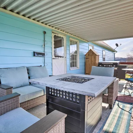 Charming East Bernstadt Retreat < 6 Acre Farm! Hoteles en Condado de Laurel