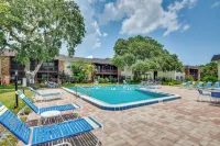 New Smyrna Beach Condo Pool Access, Walk to Beach - Holiday Apartments