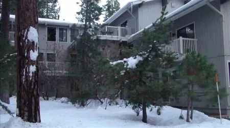 Nicely Updated Condo Across From Hyatt! Отели рядом с достопримечательностью «Санд Харбор»