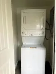 2 Bed Near Doctors Hospital: Beautiful, Sunny, New