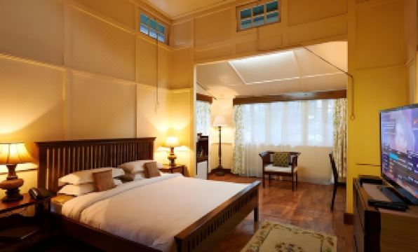 Cafe Shillong Bed and Breakfast