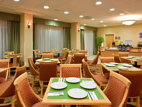 Holiday Inn Express SALTILLO ZONA AEROPUERTO by IHG